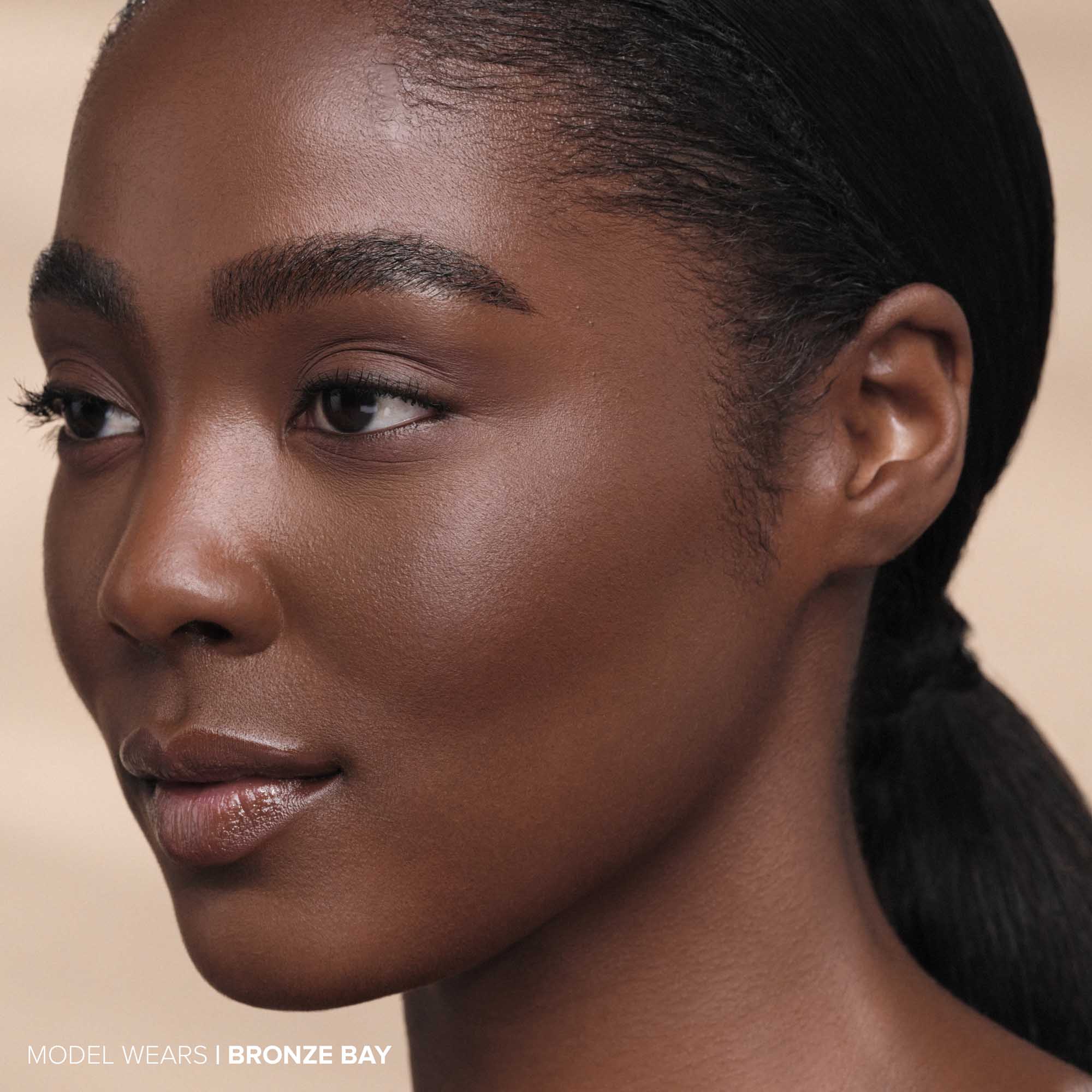 Smooth_Blur_Bronzer_model_bronzebay.jpg