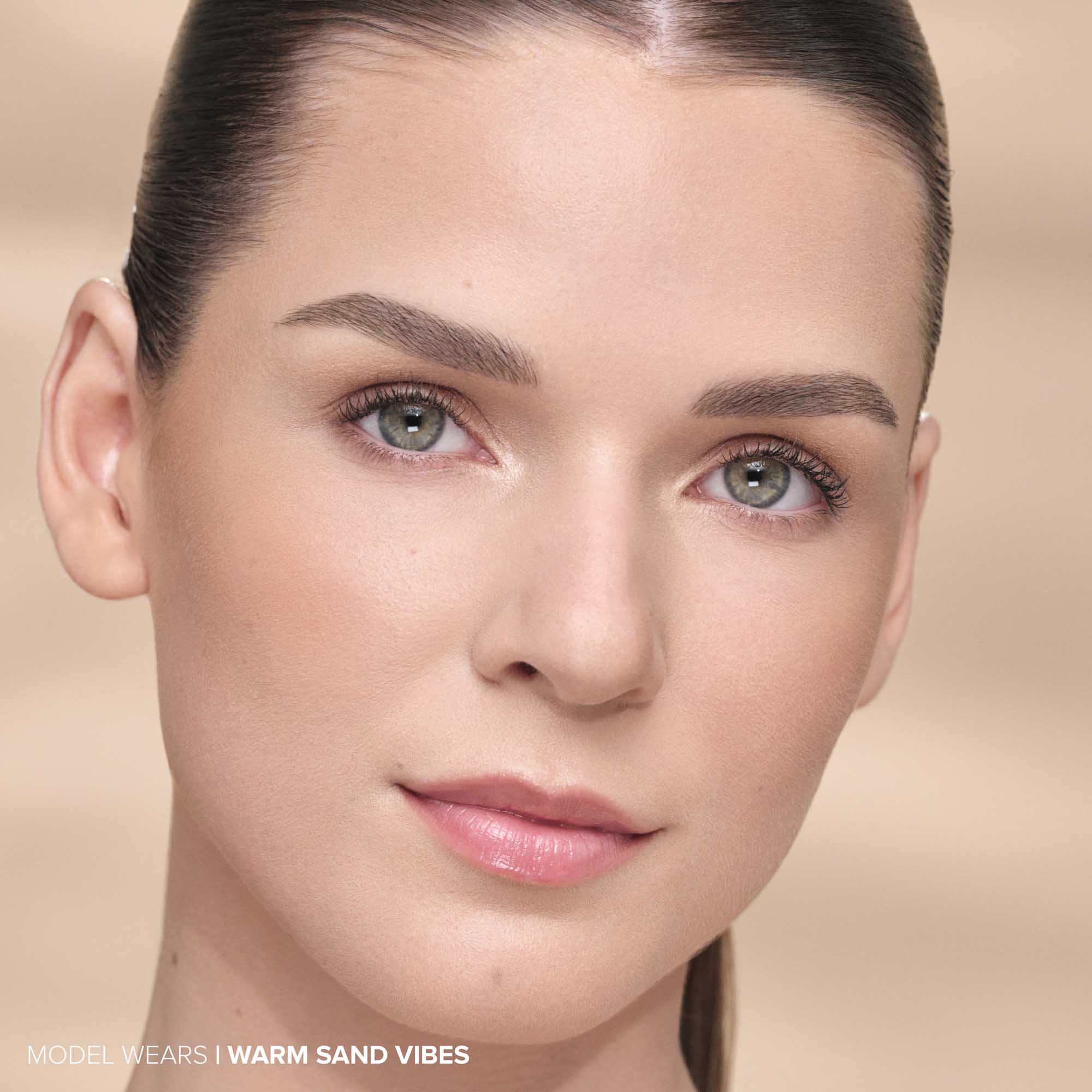 Smooth_Blur_Bronzer_model_warmsandvibes.jpg